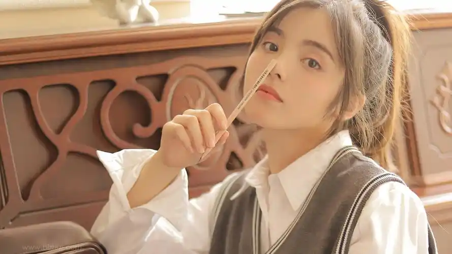 文艺气质美女高清壁纸图片