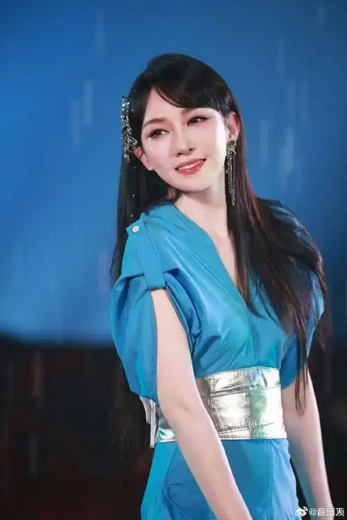 萨顶顶回应登上摇猫榜第一名