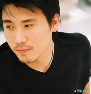 李乃文低调演戏18年,与颜丙燕有缘无分,现在家乐做"妻管严"