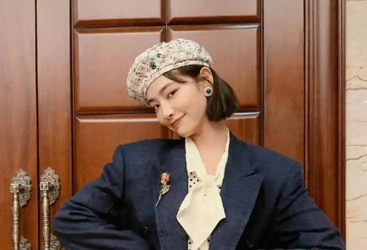 鞠婧祎和吴世勋宋威龙合作过电影,许佳琪也在内,阵容很是强大_吴倩