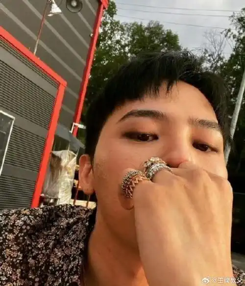 权志龙凌晨三点还在给粉丝ins点赞