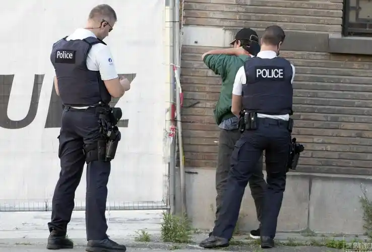 比利时发生持刀砍人事件