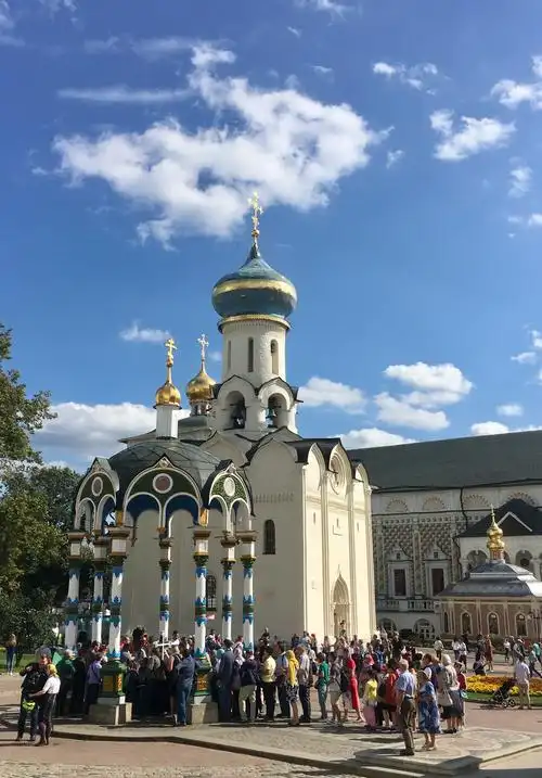 俄罗斯最著名的宗教圣地一一谢尔盖三圣大修道院