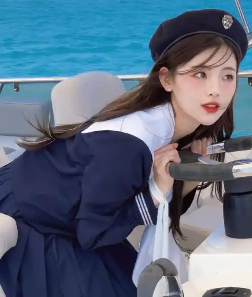 杨超越挑战日系水手服轻松减龄如未成年回眸那刻我醉了