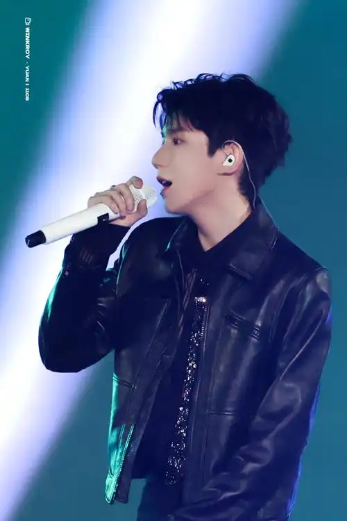 王源丨qq音乐盛典    舞台是属于你我的双向奔赴,初春捎来一封狂欢