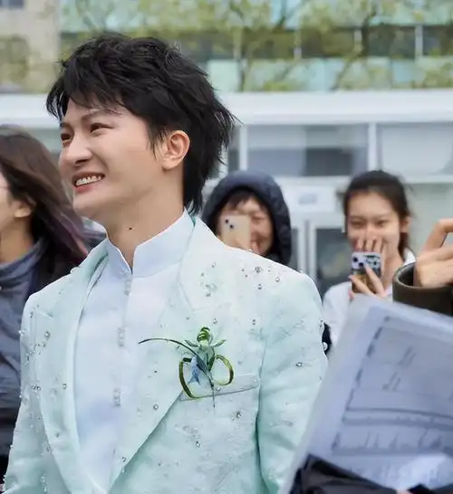 这一次,站在联合国舞台上献唱的周深,再一次让人对他刮目相看