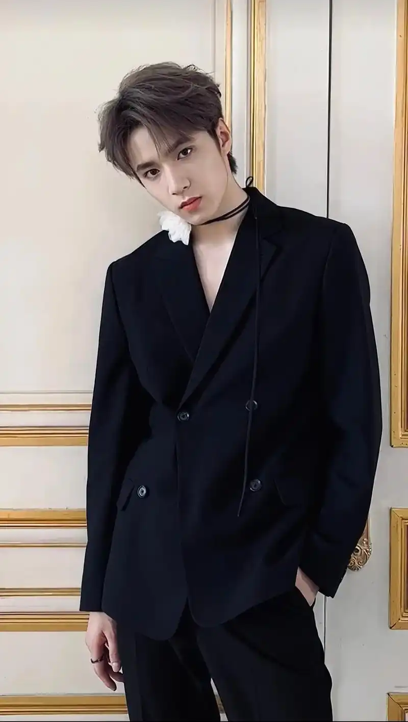 家人们谁懂啊惊艳到我了#禁欲系 #西装杀 #刘耀文 #男友风 - 抖音