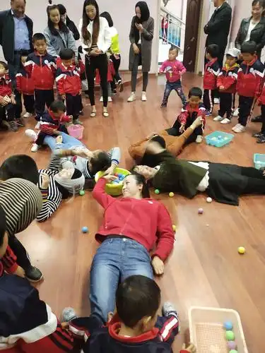 博思幼儿园小班游戏互动亲子活动