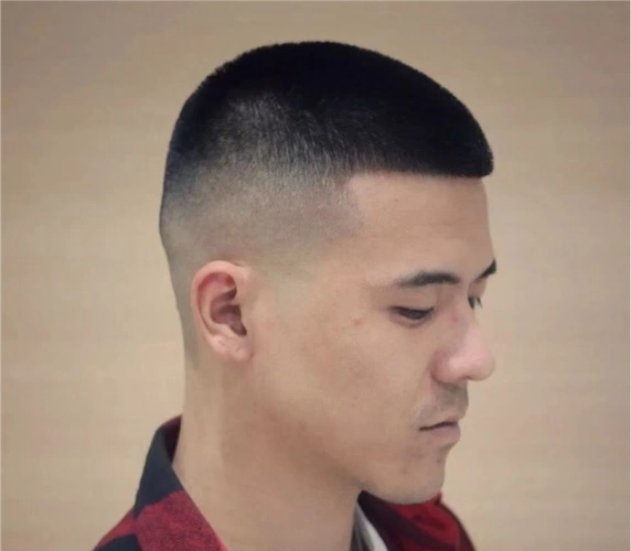 男人想要帅气,一款合适的发型是必须的,但现如今男士发型的款式也是