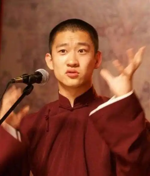 曹云金,相声界著名演员,于9月3日在个人社交媒体账号上转发了一张自己