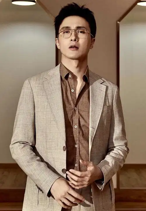 给大家看看反差萌的高伟光,甜甜真的是可盐可甜呀,我可以喊你为芝士