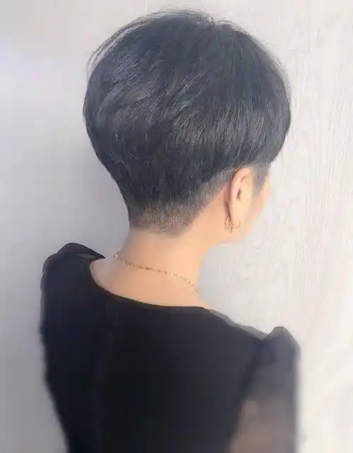 2020今年流行"剃后头"_短发