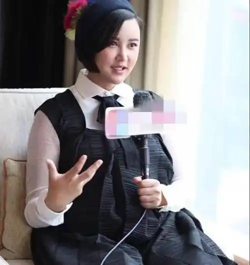 张歆艺胖到不敢认,挺孕肚现身富态满满,好像发福的李湘!