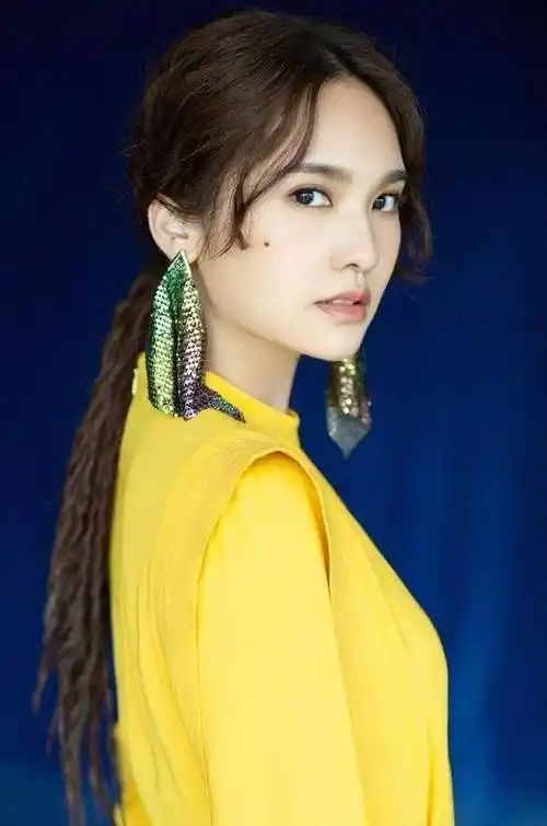 杨丞琳应该是很多90后心中的偶像,她当年拍摄了很多偶像剧,比如《流星