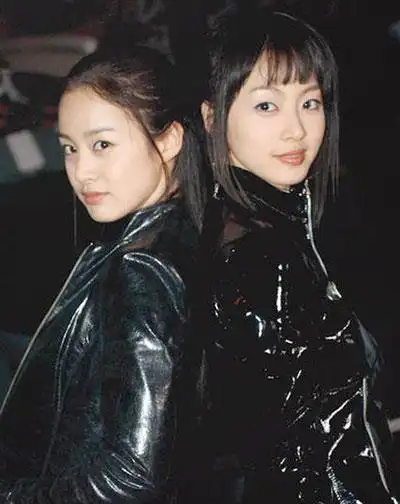 伊人时尚韩艺瑟的脸一直不停的变换