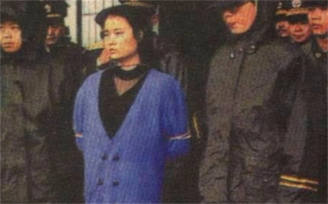 美女死刑犯毕丽梅,被执行枪决后在火葬场意外复活,法警赶去补枪