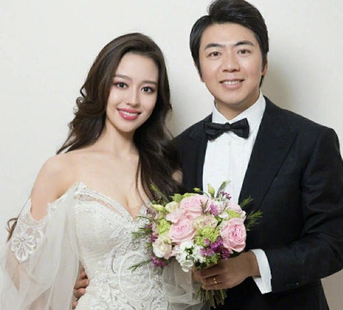 郎朗宣布结婚晒出了自己美丽的新娘