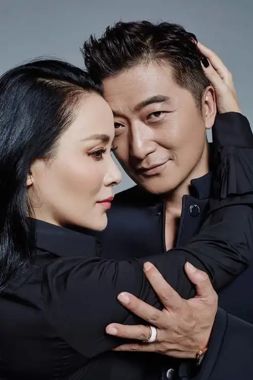 邵峰刘欣甜蜜写真 浓情演绎《叶落知秋》