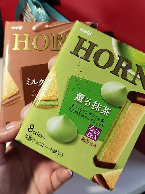 日本进口食品meiji明治抹茶牛奶巧克力夹心饼干夹心饼干
