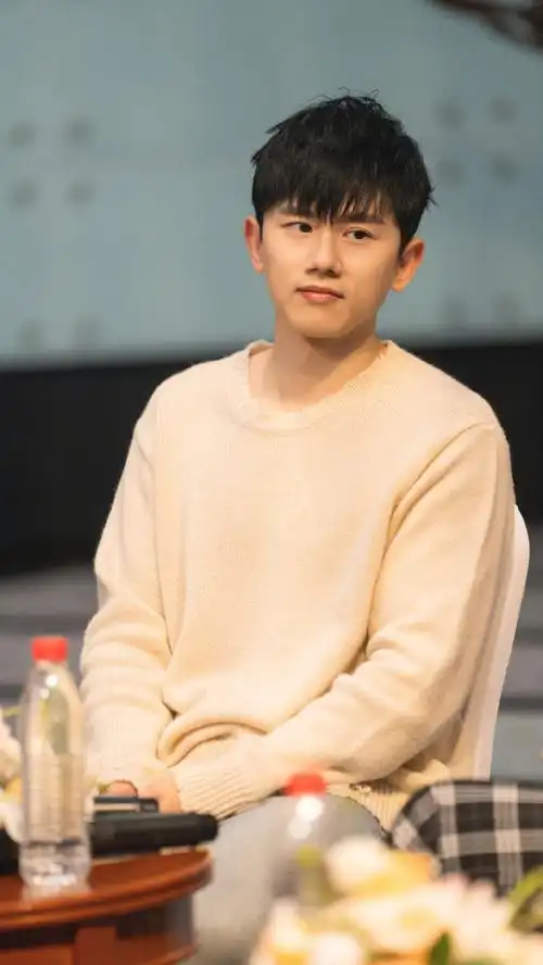 张杰出演话剧曾经如是#话剧《曾经如是》2021全国巡演即将在杭州垦葺