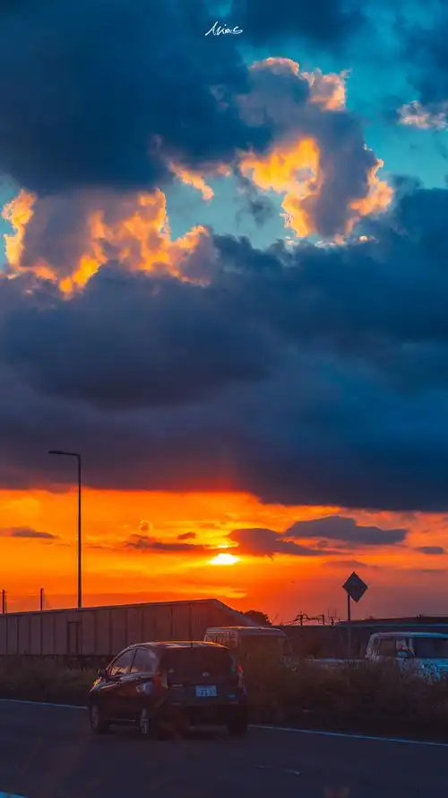 夏日的晚霞永远浪漫热烈.