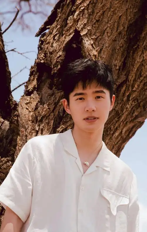 刘昊然非洲公益活动写真图片