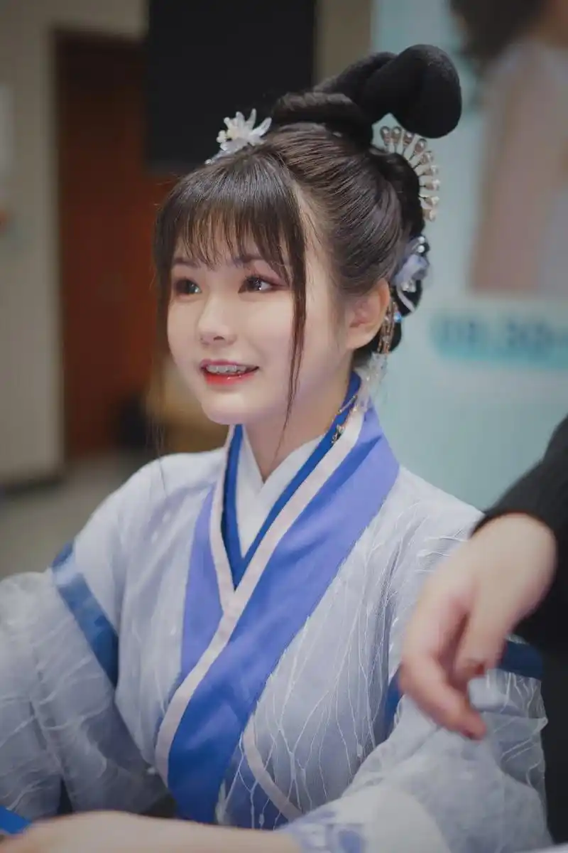 大唐古风翻唱网红被质疑造假,纯天然的脸蛋也被吐槽撞脸韩安冉?