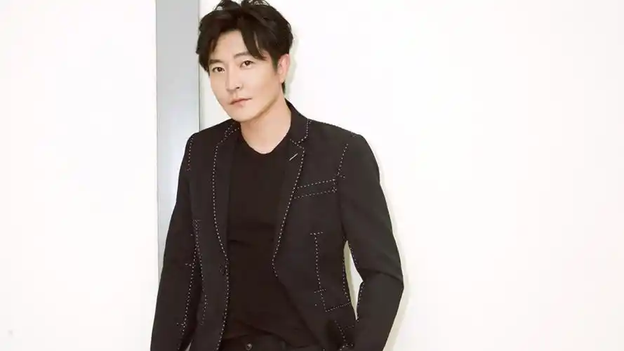 郭京飞 西服写真图片桌面壁纸壁纸