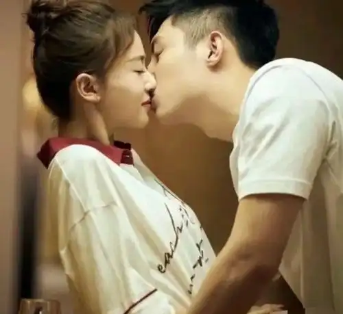 《青春创世纪》黄景瑜和吴谨言的吻戏满分