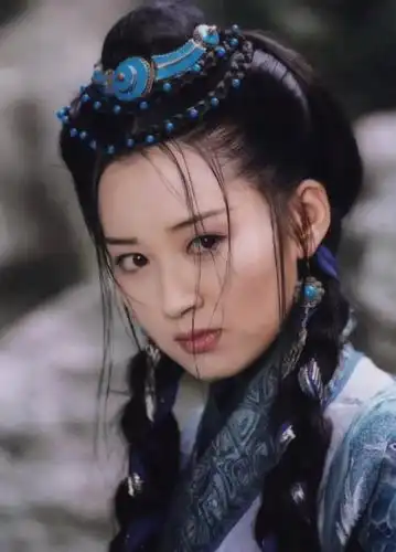 《笑傲江湖》剧照《如梦之梦》剧照许晴从小在姥姥身边长大,姥姥是她