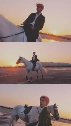 世勋白马镜头必须单独品,快来人告诉他什么是适可而止的帅吧!