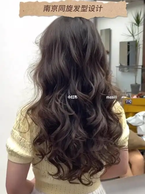 女生烫发秋冬季发型设计圆脸推荐瘦脸