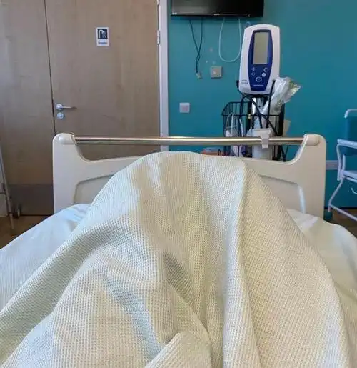 琳达在医院的照片