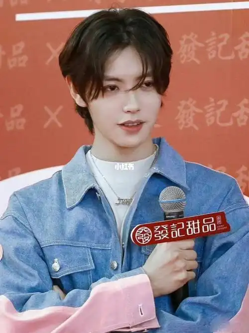 我鱼这优越的五官#我热爱着的男孩肖宇梁健硕的腹肌着实是好帅96