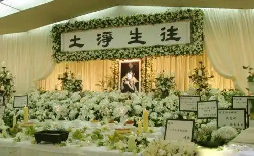 直击梅艳芳葬礼,刘德华梁朝伟扶灵,旧爱赵文卓送8字显真爱