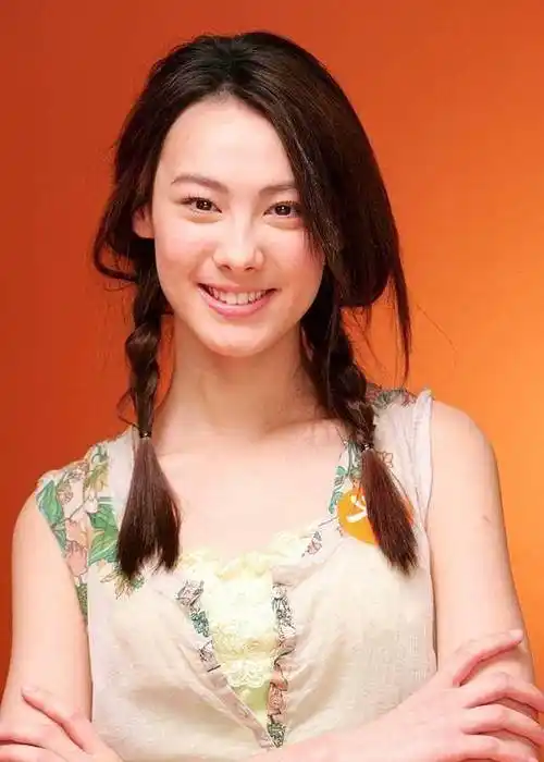 近年梁洛施娱乐圈中的新闻大多是与李泽楷的豪门恩怨八卦,但其实这些