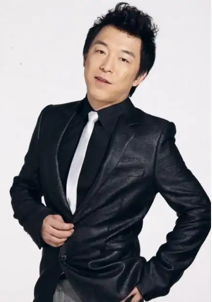 娱乐圈四大"黄家人",黄磊黄渤黄晓明聪明情商高,唯独他不一样