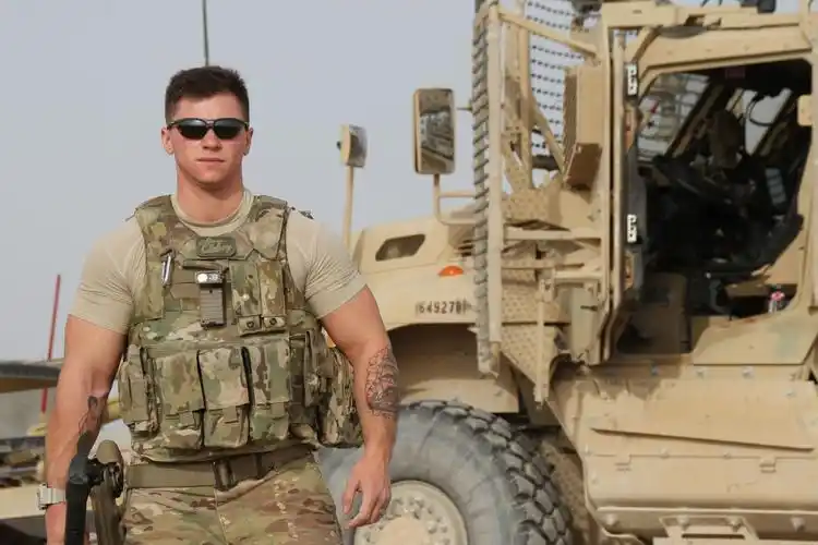 美国变性士兵权利呼吁短片《变性人,战争与爱情》