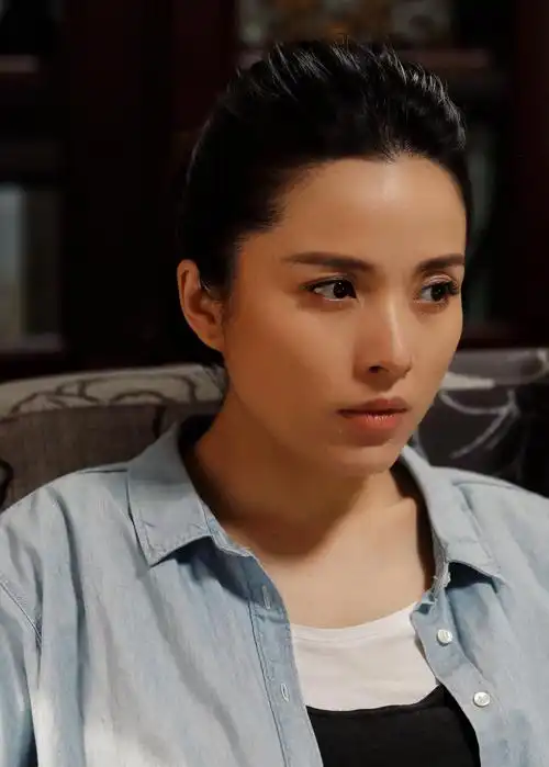 当红小生靳东与李佳,出租屋里走出来的恩爱夫妻