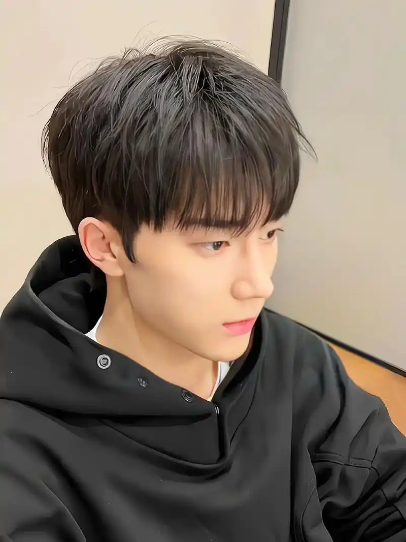 夏天回头率爆开的发型.一款自然微分碎盖 两层长度需保留 如 - 抖音