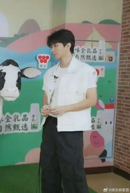 王俊凯今日直播截图 这是手臂肌肉怎么样