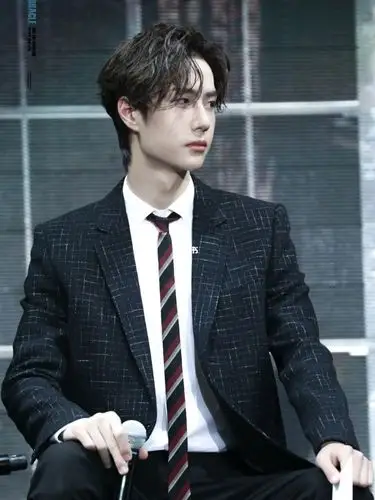 王一博版霸道总裁_王一博_霸道总裁_壁纸_西装_王一博