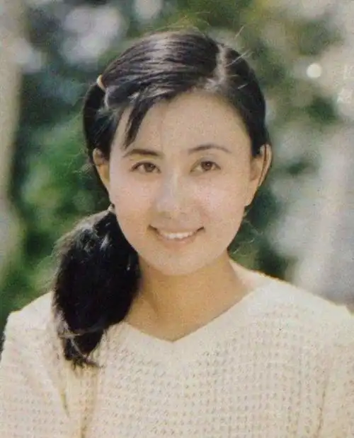 回顾赵雅珉离婚后前夫陈国军娶了又娶她和儿子陈赫过得怎样