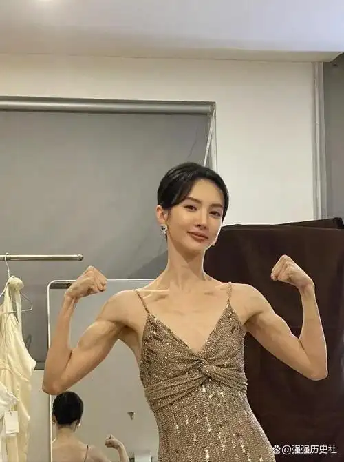 金晨12年前竟然长这样!天庭饱满地阁方圆,和如今简直判若两人