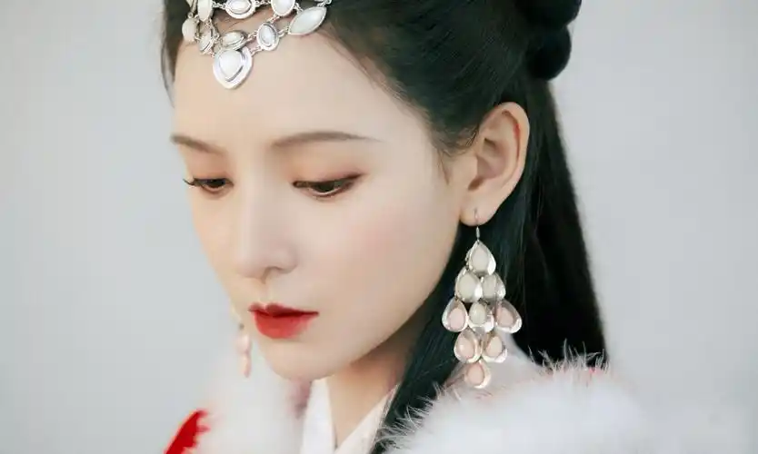 张予曦王昭君扮相好绝__财经头条