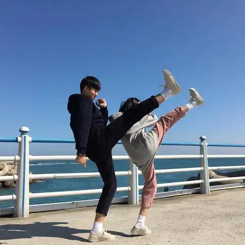 情侣照都不会拍还秀什么恩爱唇印自拍照两个人