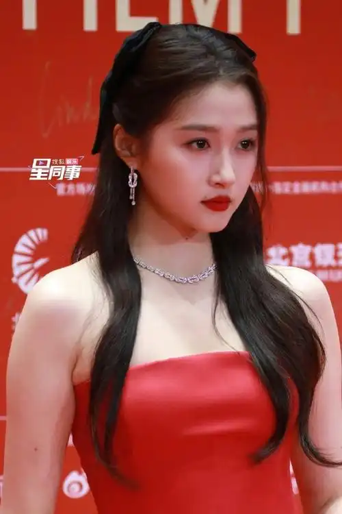 北影节关晓彤生图