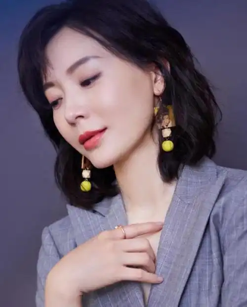 35一40岁女人发型短发图片,时髦减龄又不失气质