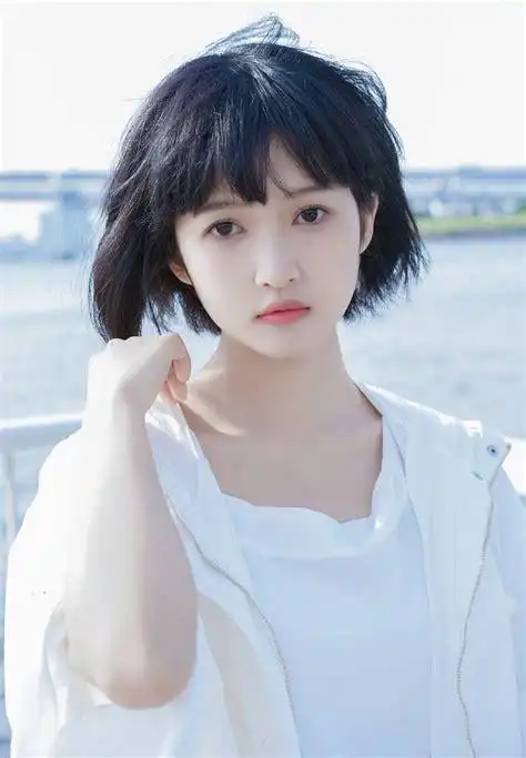 日本皮肤最白美少女