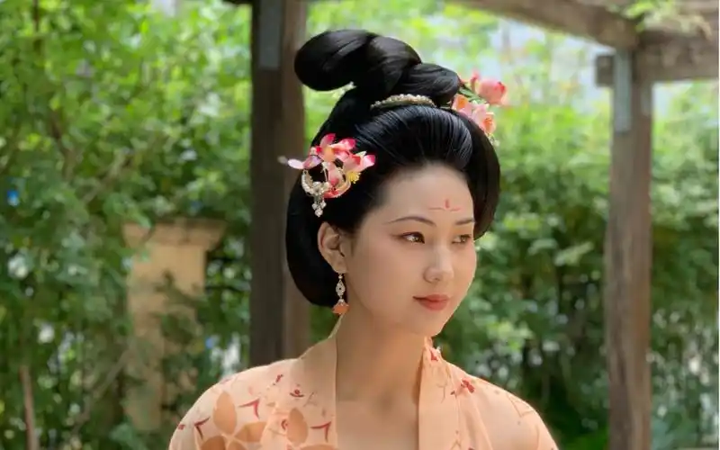 唐风堕马髻发型教程